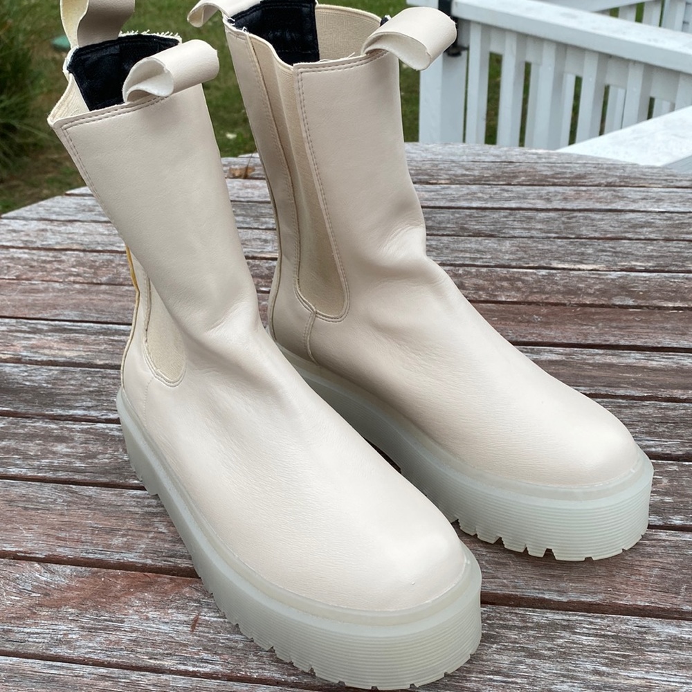 Shein Chelsea boot. Cream, platform bottom pull-on half-calf size 8.5 or 41